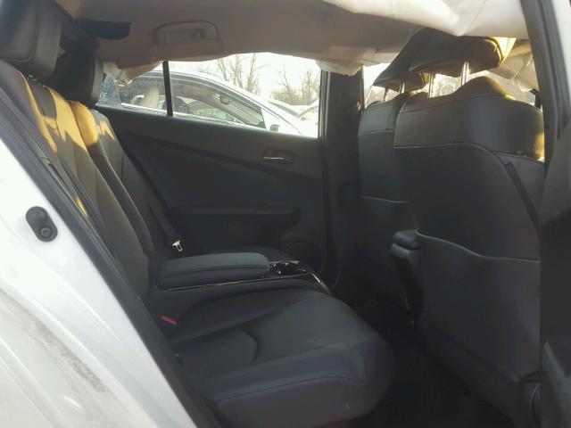 JTDKARFP9H3008204 - 2017 TOYOTA PRIUS PRIM 白色 照片 6