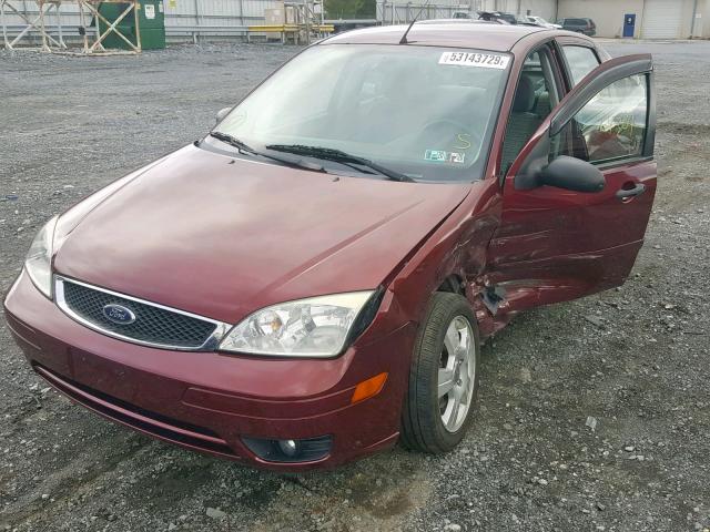 1FAHP34N87W117912 - 2007 FORD FOCUS ZX4 MAROON photo 2