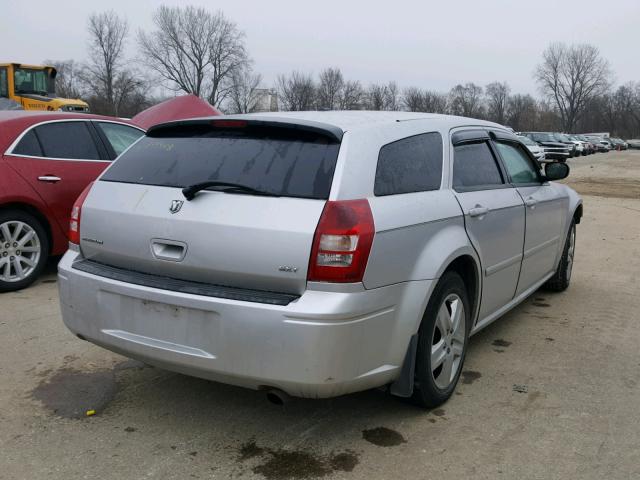 2D4FV47V07H749751 - 2007 DODGE MAGNUM SXT SILVER photo 4