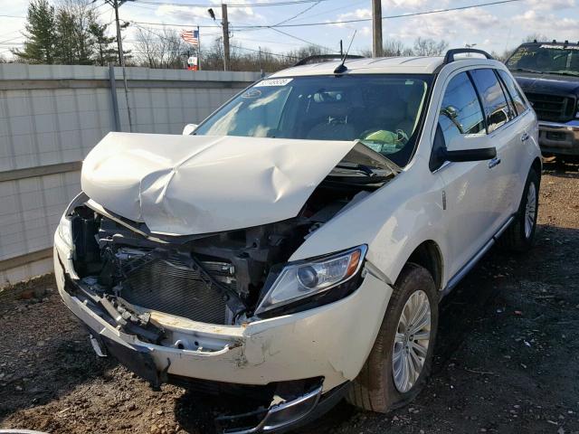 2LMDJ8JK8CBL09697 - 2012 LINCOLN MKX WHITE photo 2