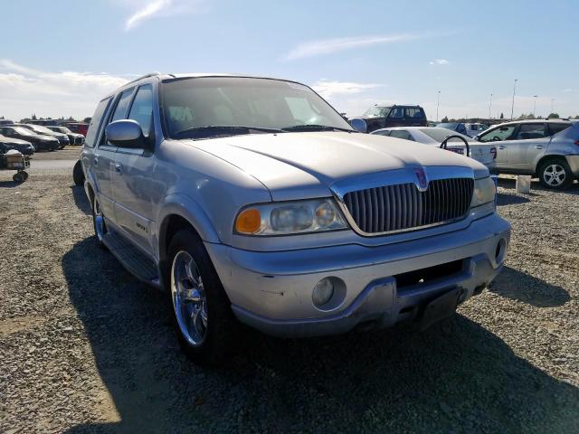 5LMPU28A3YLJ11513 - 2000 LINCOLN NAVIGATOR SILVER photo 1