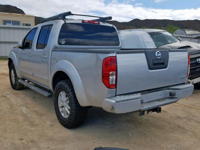 1N6AD07WX5C455492 - 2005 NISSAN FRONTIER C SILVER photo 3