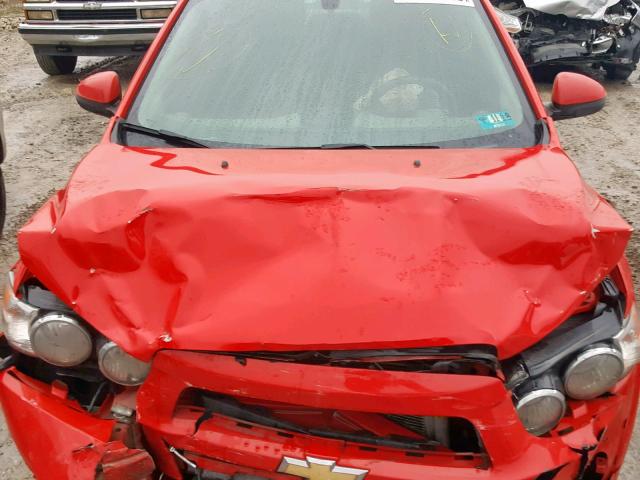 1G1JA5SH7F4183036 - 2015 CHEVROLET SONIC LS RED photo 7