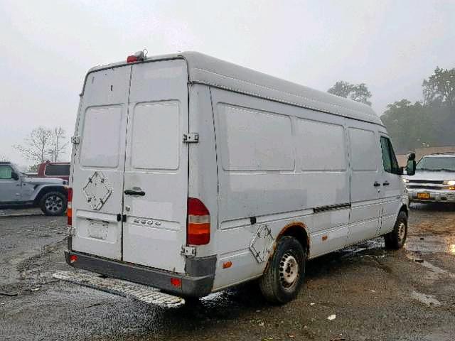 WD0PD744765961108 - 2006 DODGE SPRINTER 2 WHITE photo 4