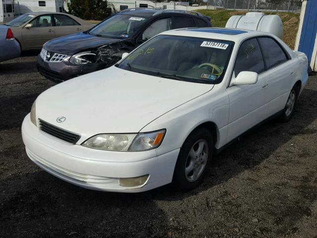 JT8BF22G8V0046629 - 1997 LEXUS ES 300 WHITE photo 2