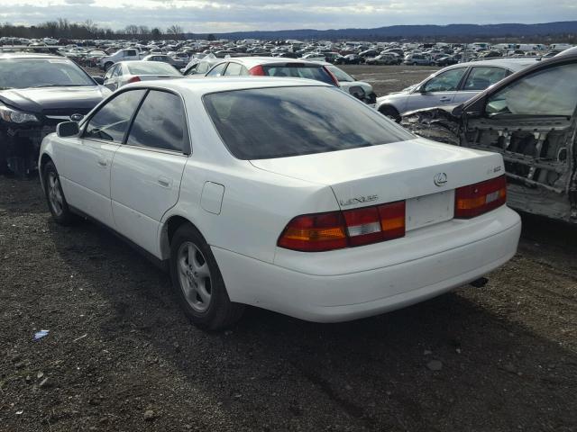 JT8BF22G8V0046629 - 1997 LEXUS ES 300 WHITE photo 3