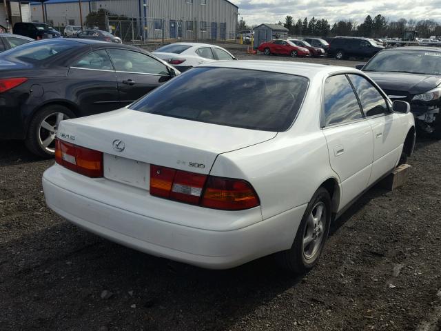 JT8BF22G8V0046629 - 1997 LEXUS ES 300 WHITE photo 4