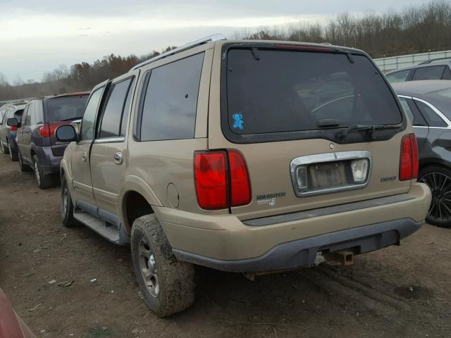 5LMPU28L8WLJ26927 - 1998 LINCOLN NAVIGATOR Бежевый фото 3