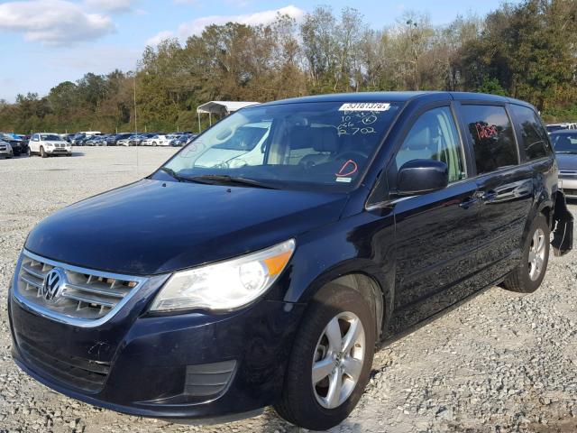 2V4RW3D19AR272702 - 2010 VOLKSWAGEN ROUTAN SE BLUE photo 2