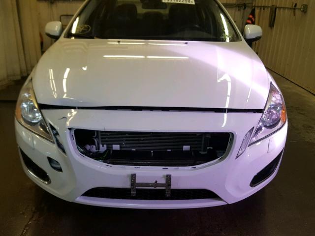 YV1622FSXC2115605 - 2012 VOLVO S60 T5 WHITE photo 9