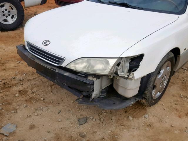 JT8BF28G410321737 - 2001 LEXUS ES 300 WHITE photo 9