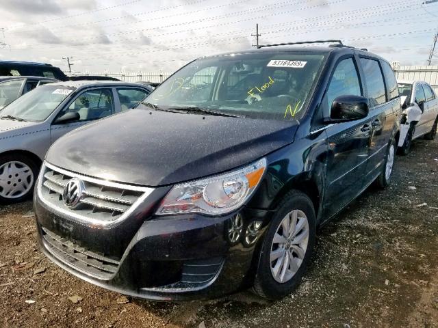 2C4RVABG4CR393536 - 2012 VOLKSWAGEN ROUTAN SE BLACK photo 2