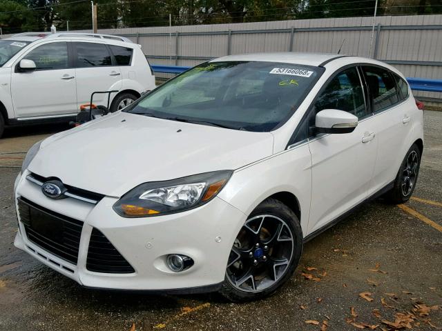 1FAHP3N25CL346306 - 2012 FORD FOCUS TITA WHITE photo 2