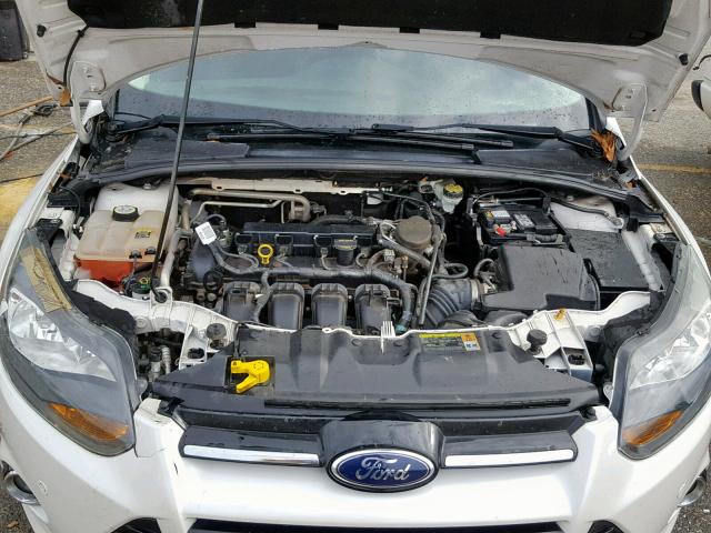 1FAHP3N25CL346306 - 2012 FORD FOCUS TITA WHITE photo 7