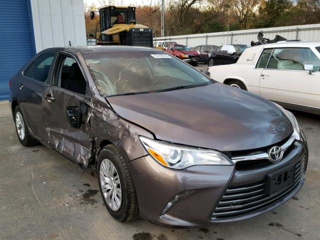 4T1BF1FK7GU531829 - 2016 TOYOTA CAMRY LE 灰色 照片 1