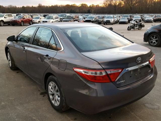 4T1BF1FK7GU531829 - 2016 TOYOTA CAMRY LE 灰色 照片 3