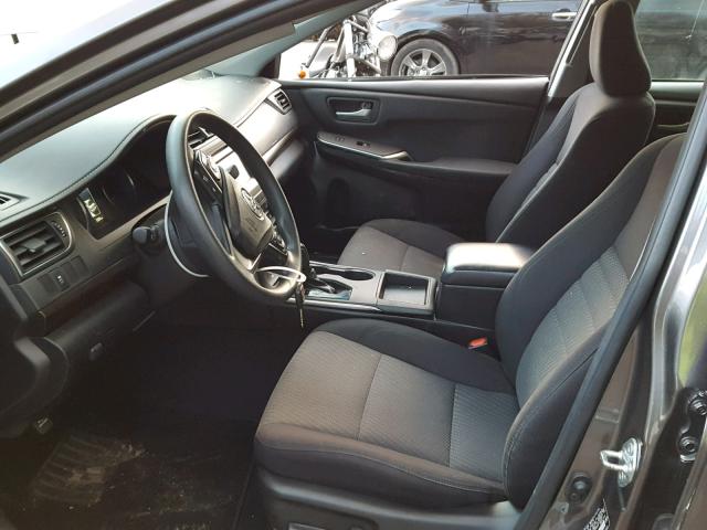 4T1BF1FK7GU531829 - 2016 TOYOTA CAMRY LE 灰色 照片 5