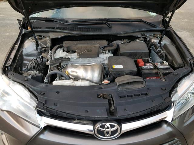 4T1BF1FK7GU531829 - 2016 TOYOTA CAMRY LE 灰色 照片 7