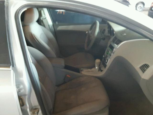 1G1ZB5E05CF102976 - 2012 CHEVROLET MALIBU LS 银色 照片 5