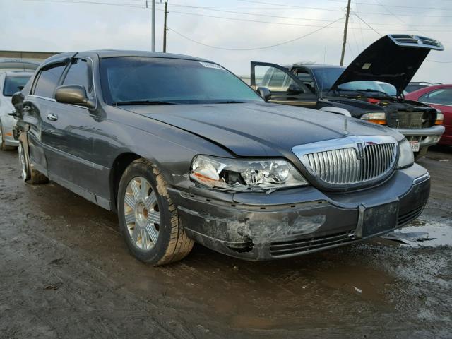 1LNHM83W04Y607668 - 2004 LINCOLN TOWN CAR U GRAY photo 1