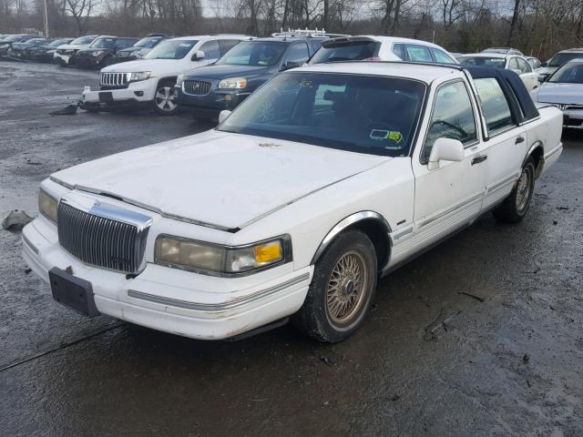 1LNLM82W0SY741136 - 1995 LINCOLN TOWN CAR S WHITE photo 2