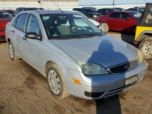 1FAFP34N15W192147 - 2005 FORD FOCUS ZX4 SILVER photo 1