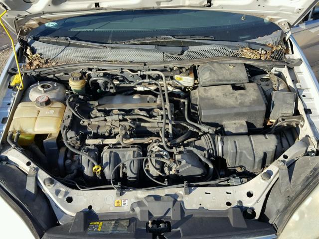 1FAFP34N15W192147 - 2005 FORD FOCUS ZX4 SILVER photo 7