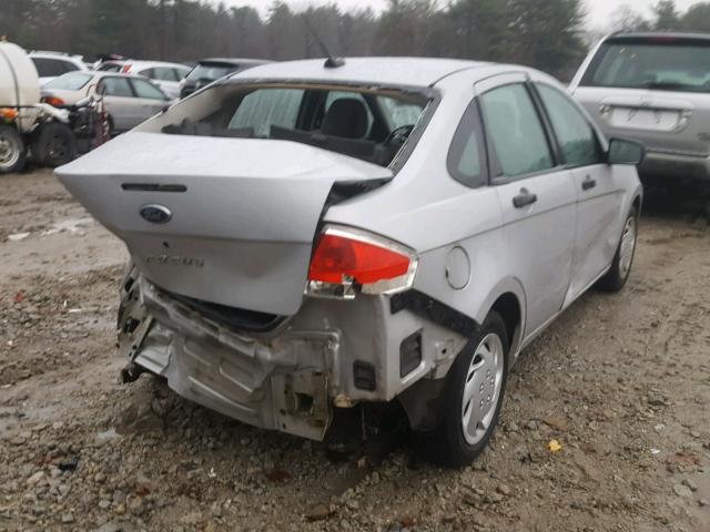 1FAHP34N88W255449 - 2008 FORD FOCUS S/SE SILVER photo 4