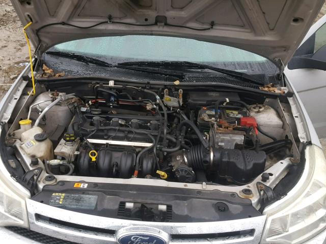 1FAHP34N88W255449 - 2008 FORD FOCUS S/SE SILVER photo 7