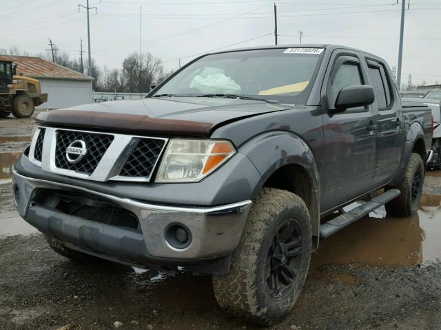 1N6AD07W97C400048 - 2007 NISSAN FRONTIER C CHARCOAL photo 2