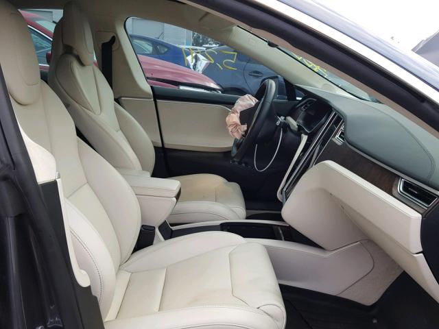 5YJSA1E27HF232551 - 2017 TESLA MODEL S Մոխրագույն լուսանկար 5