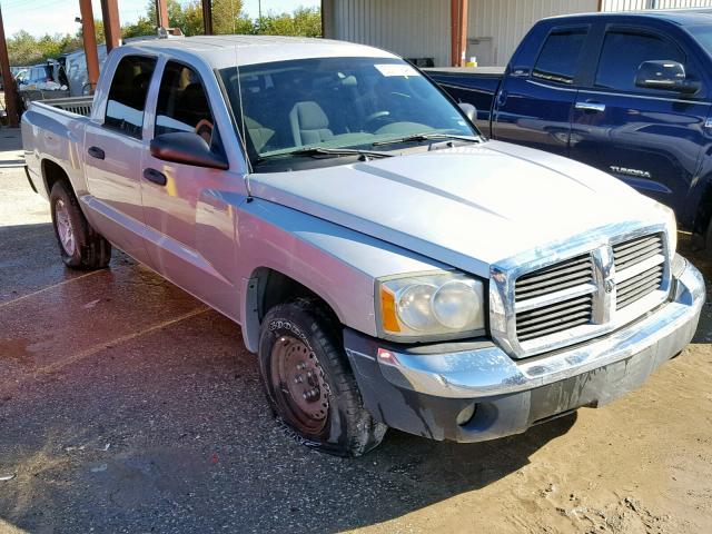 1D7HE48N25S330803 - 2005 DODGE DAKOTA QUA SILVER photo 1