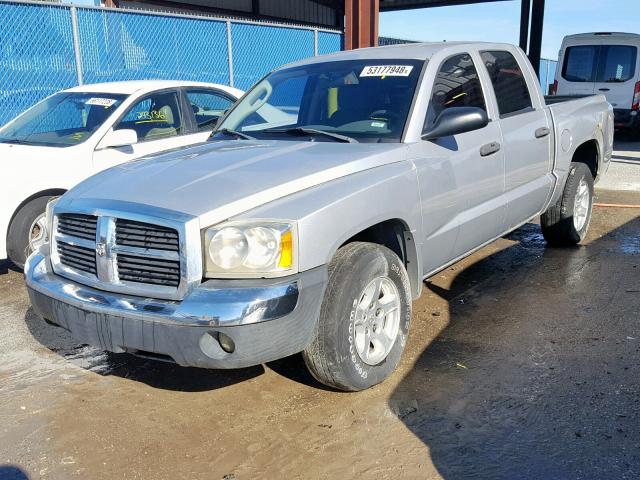 1D7HE48N25S330803 - 2005 DODGE DAKOTA QUA SILVER photo 2