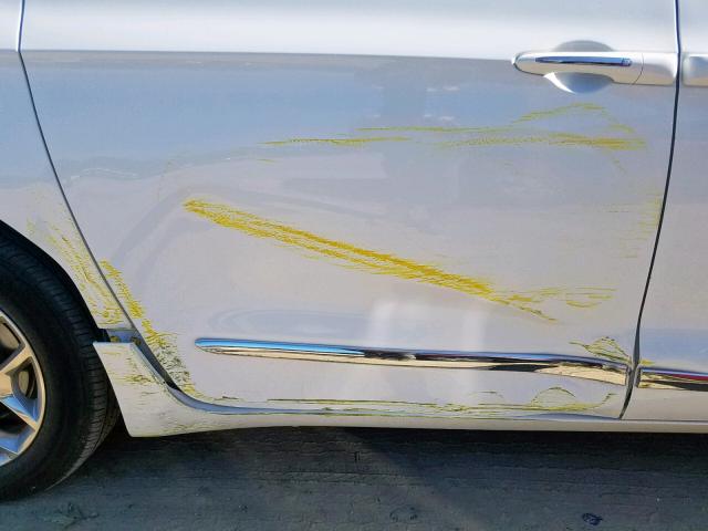 2C4RC1GG0JR314522 - 2018 CHRYSLER PACIFICA L WHITE photo 9