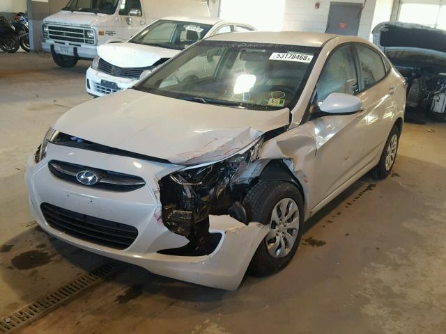 KMHCT4AE5HU216030 - 2017 HYUNDAI ACCENT SE WHITE photo 2