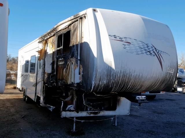 4X4FASP265J151947 - 2005 WILDWOOD 5TH WHEEL WHITE photo 1