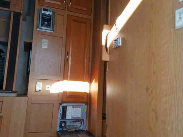 4X4FASP265J151947 - 2005 WILDWOOD 5TH WHEEL WHITE photo 5