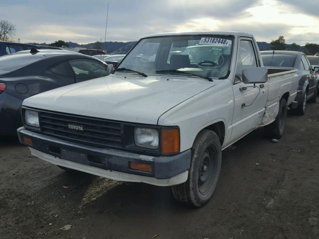 JT4RN55R0E0005672 - 1984 TOYOTA PICKUP 1/2 WHITE photo 2