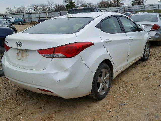 5NPDH4AE4DH333998 - 2013 HYUNDAI ELANTRA GL WHITE photo 4