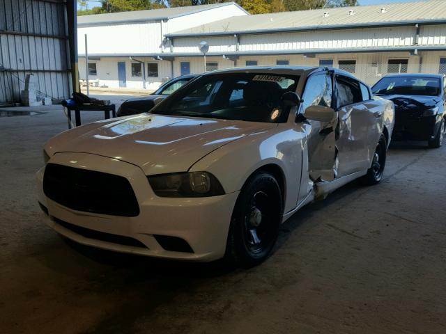 2C3CDXAT8DH716721 - 2013 DODGE CHARGER PO WHITE photo 2