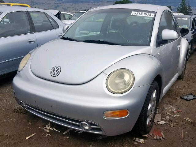 3VWCC21C8YM469741 - 2000 VOLKSWAGEN NEW BEETLE SILVER photo 2