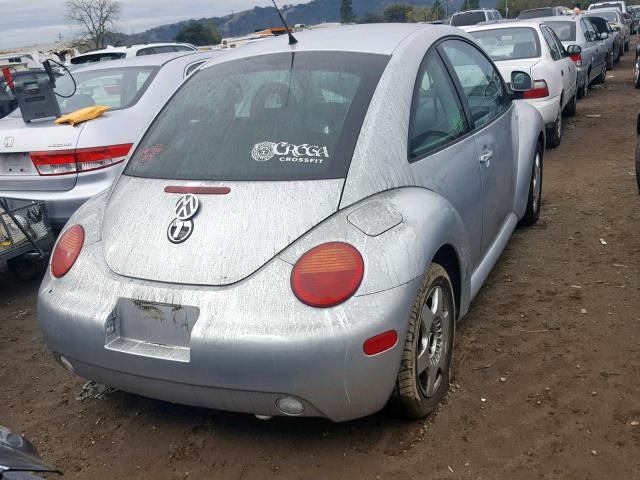 3VWCC21C8YM469741 - 2000 VOLKSWAGEN NEW BEETLE SILVER photo 4