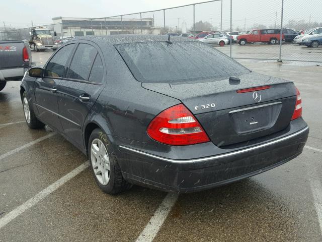 WDBUF65JX4A554004 - 2004 MERCEDES-BENZ E 320 GRAY photo 3