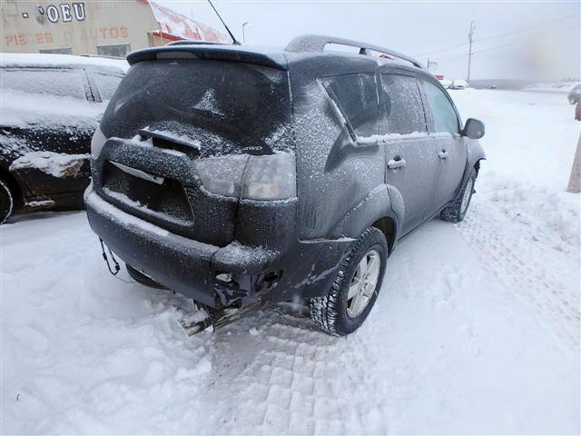 JA4MT31X08Z602257 - 2008 MITSUBISHI OUTLANDER GRAY photo 4