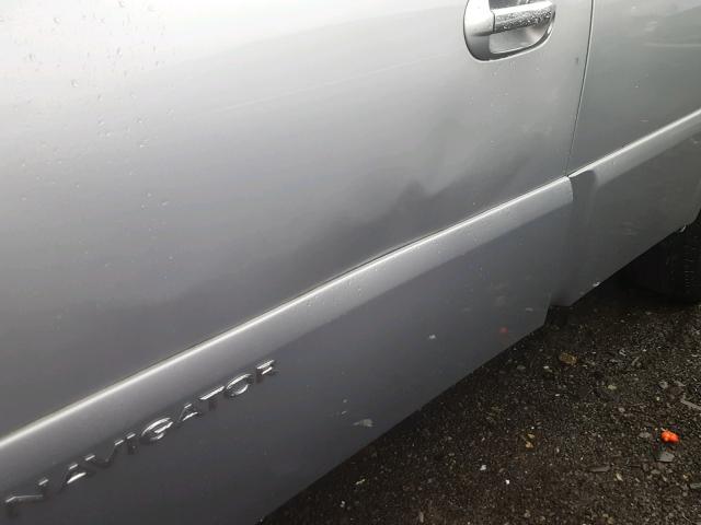 5LMFU28516LJ18956 - 2006 LINCOLN NAVIGATOR ნაცრისფერი ფოტო 9