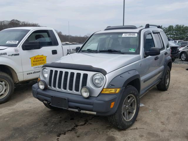 1J4GL38K75W724960 - 2005 JEEP LIBERTY RE SILVER photo 2