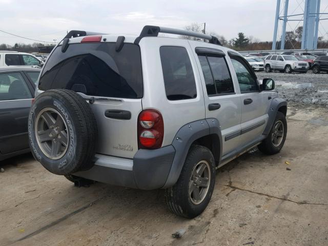 1J4GL38K75W724960 - 2005 JEEP LIBERTY RE SILVER photo 4