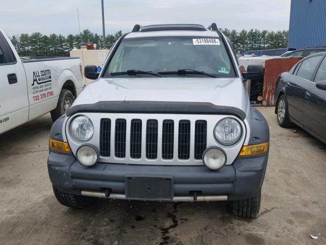 1J4GL38K75W724960 - 2005 JEEP LIBERTY RE SILVER photo 9