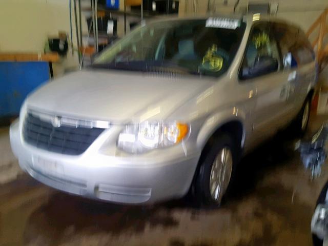 2A4GP44R46R652185 - 2006 CHRYSLER TOWN & COU SILVER photo 2