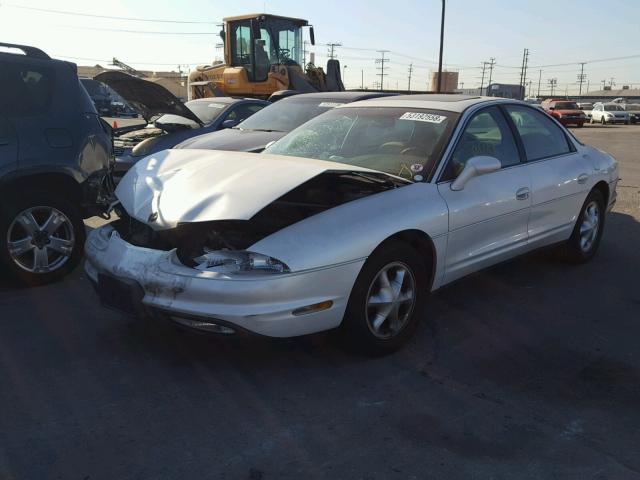 1G3GR62C0W4125127 - 1998 OLDSMOBILE AURORA WHITE photo 2